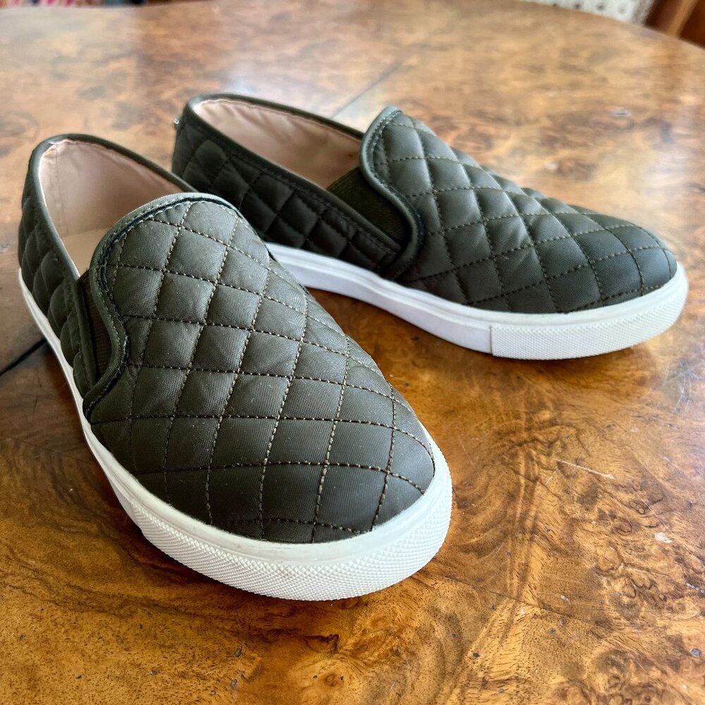 Steve Madden Ecentrcq Comfort Slipon Sneaker Women Size 6B Olive Quilted